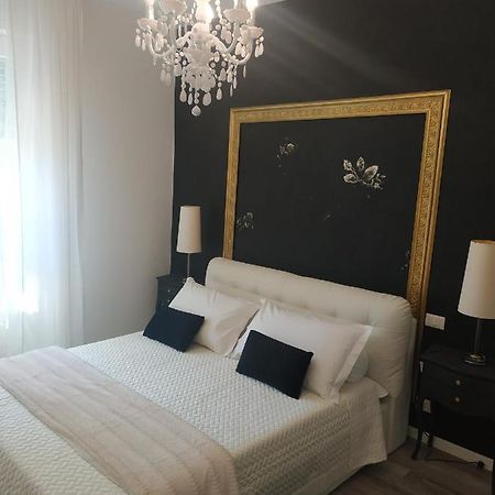 Aurora Flowers - Two Rooms And Free Parking Near Center And Train Station モデナ エクステリア 写真