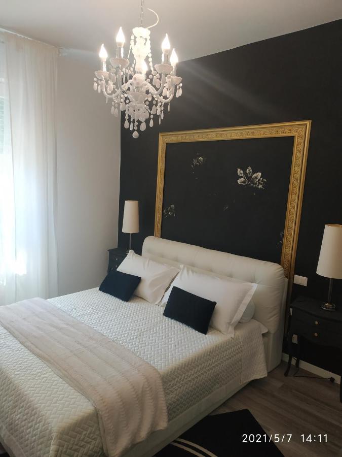 Aurora Flowers - Two Rooms And Free Parking Near Center And Train Station モデナ エクステリア 写真