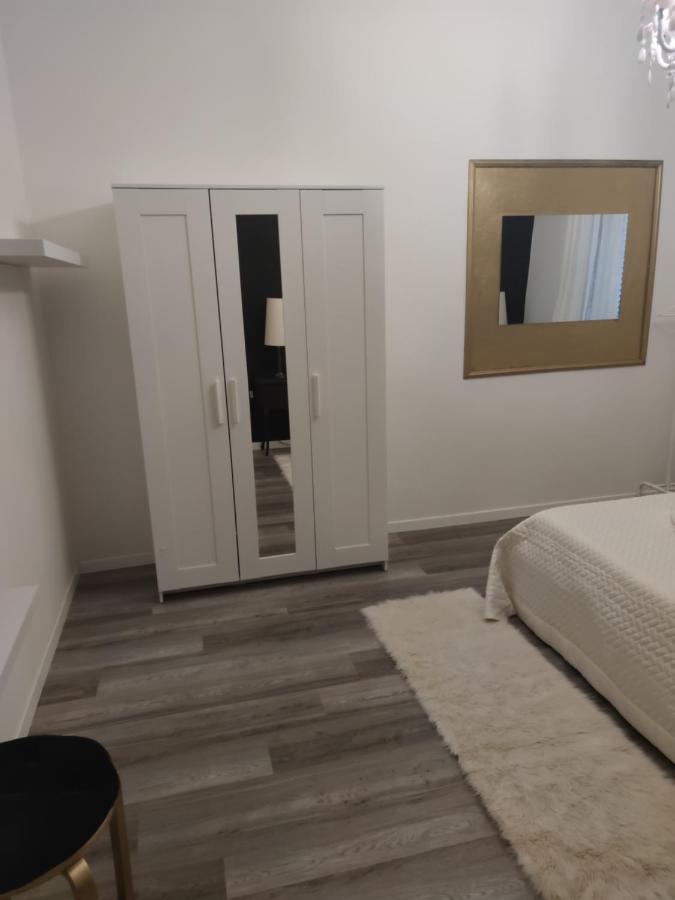 Aurora Flowers - Two Rooms And Free Parking Near Center And Train Station モデナ エクステリア 写真