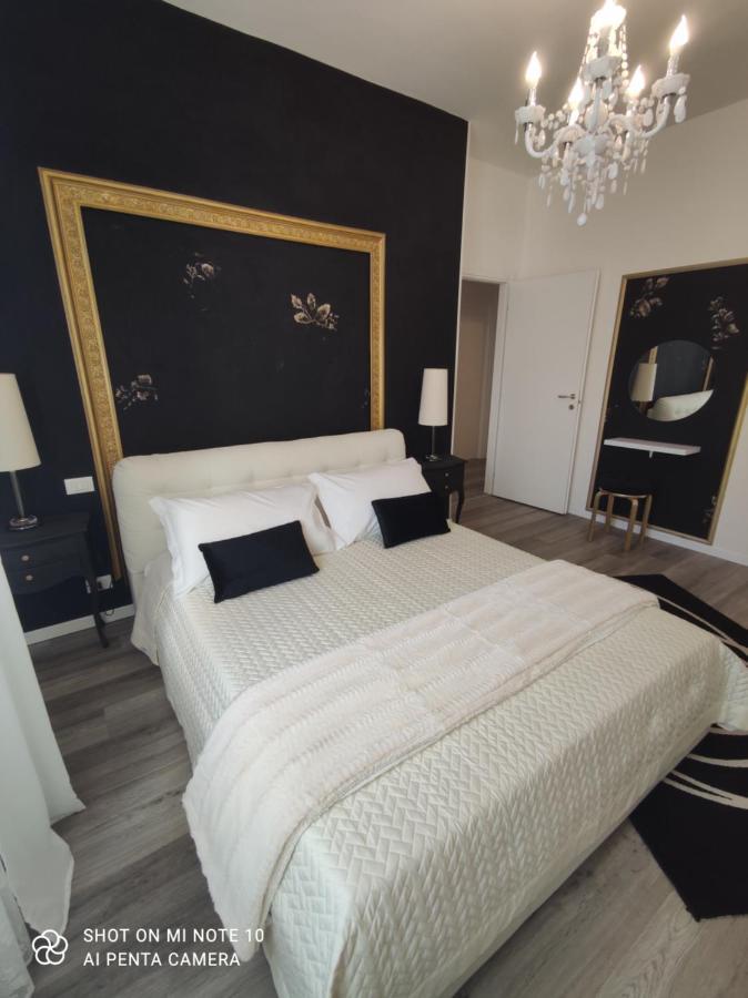 Aurora Flowers - Two Rooms And Free Parking Near Center And Train Station モデナ エクステリア 写真