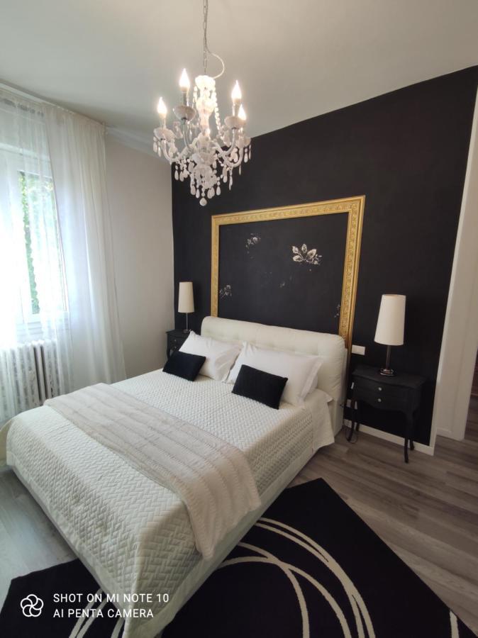 Aurora Flowers - Two Rooms And Free Parking Near Center And Train Station モデナ エクステリア 写真