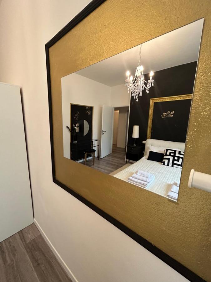 Aurora Flowers - Two Rooms And Free Parking Near Center And Train Station モデナ エクステリア 写真