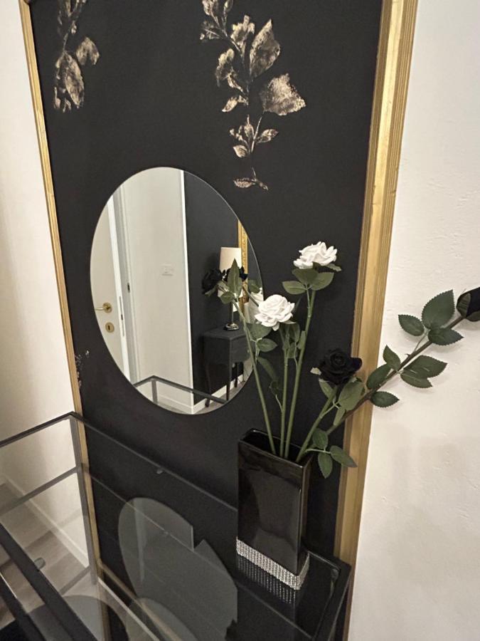 Aurora Flowers - Two Rooms And Free Parking Near Center And Train Station モデナ エクステリア 写真