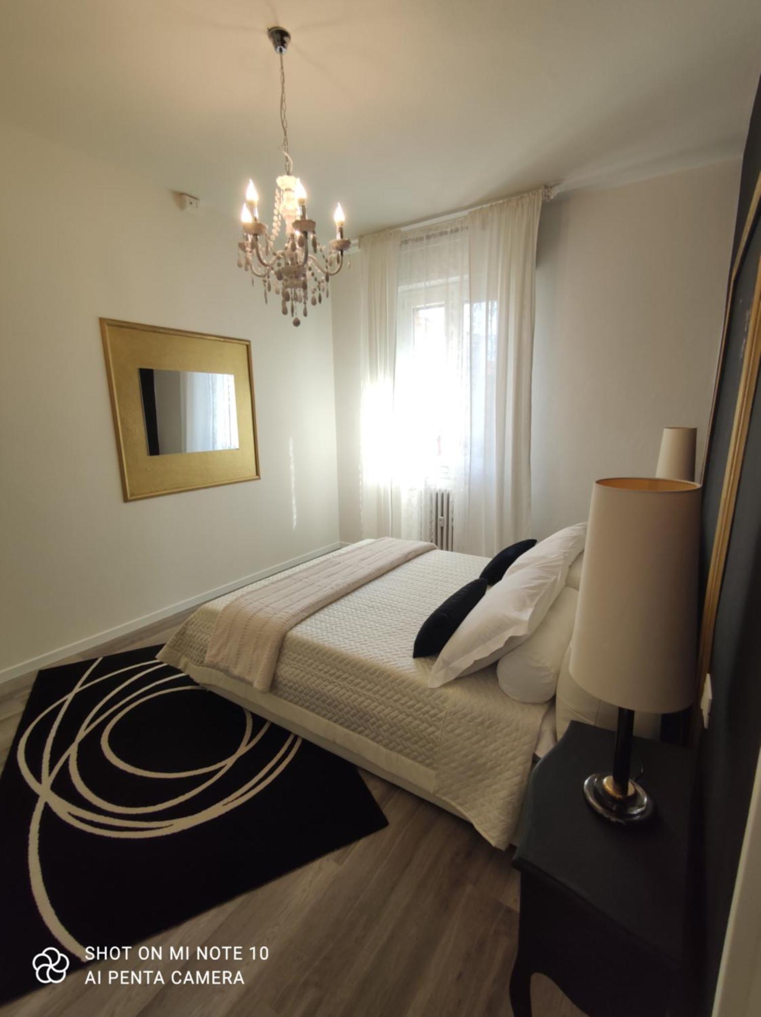 Aurora Flowers - Two Rooms And Free Parking Near Center And Train Station モデナ 部屋 写真